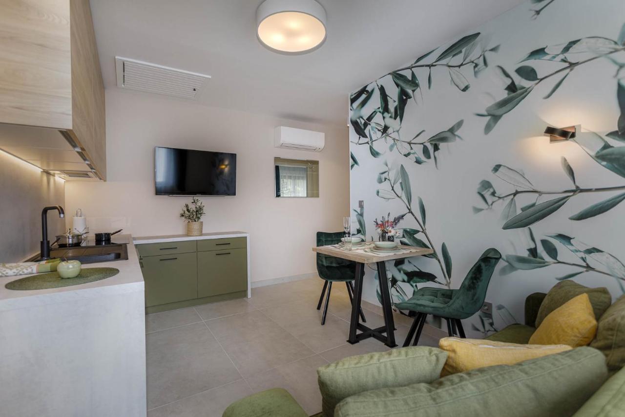 Apartments Olivia & Navy, Silo Bagian luar foto