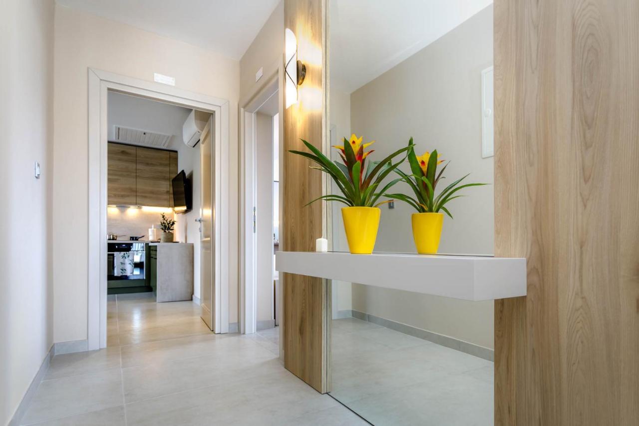 Apartments Olivia & Navy, Silo Bagian luar foto