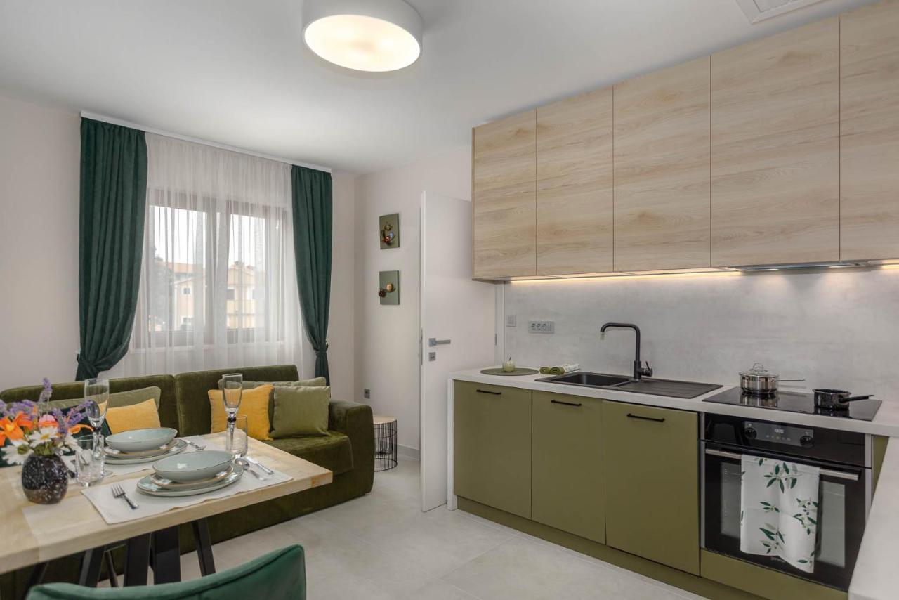 Apartments Olivia & Navy, Silo Bagian luar foto